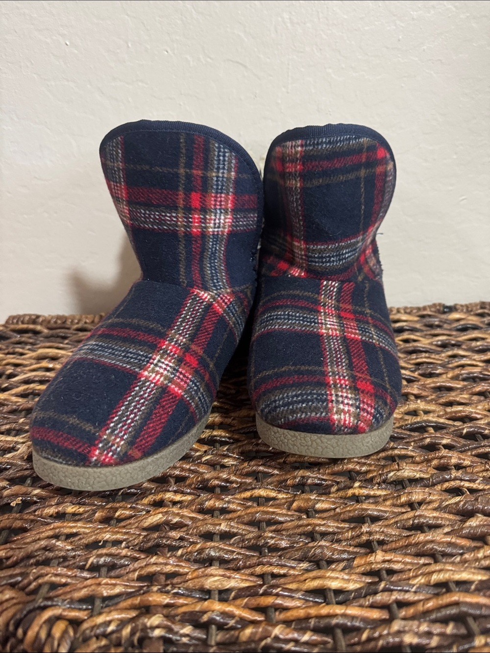 Rockport Navy Plaid Slip-On Slippers size 6
